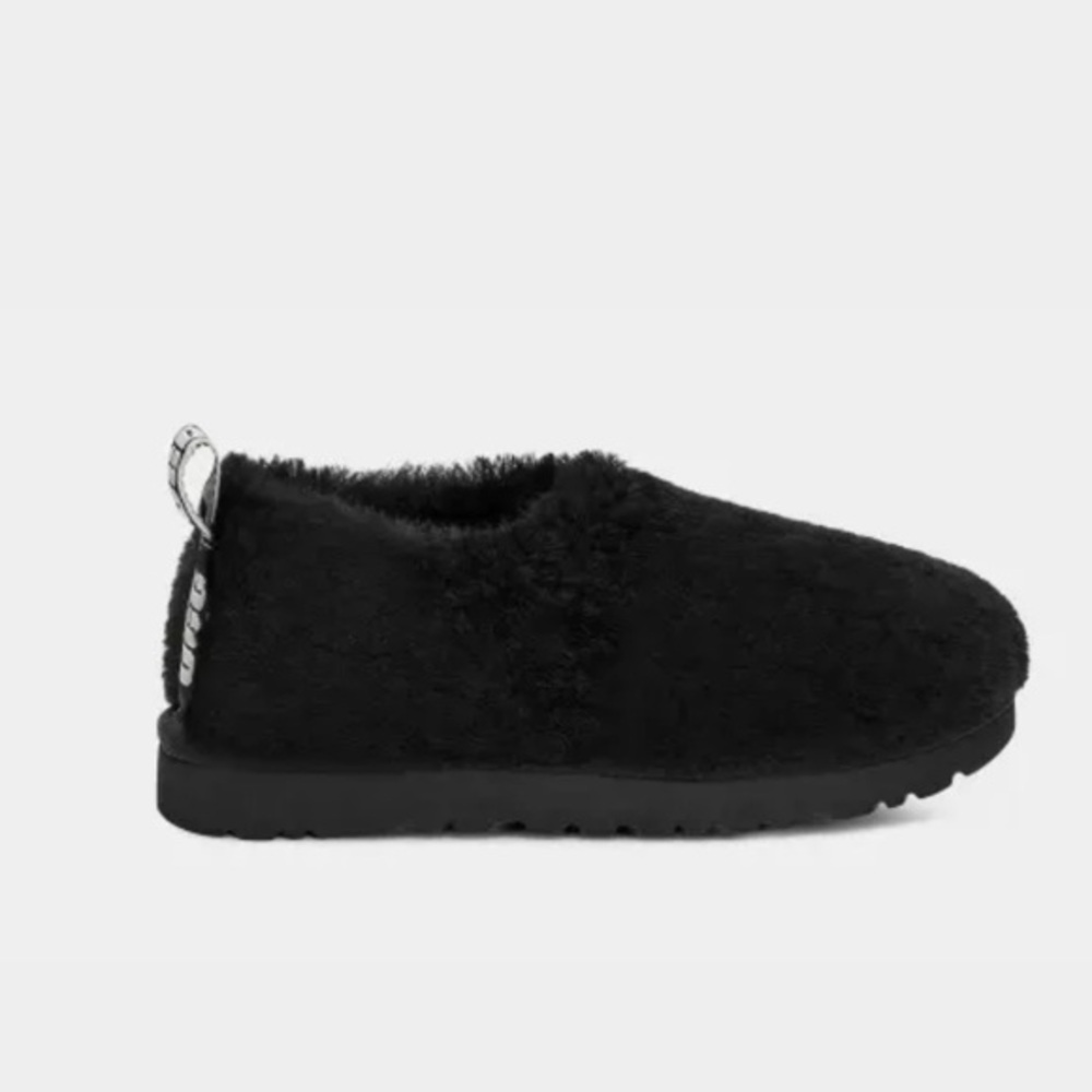 NWOT UGG Classic Cosy Bootie